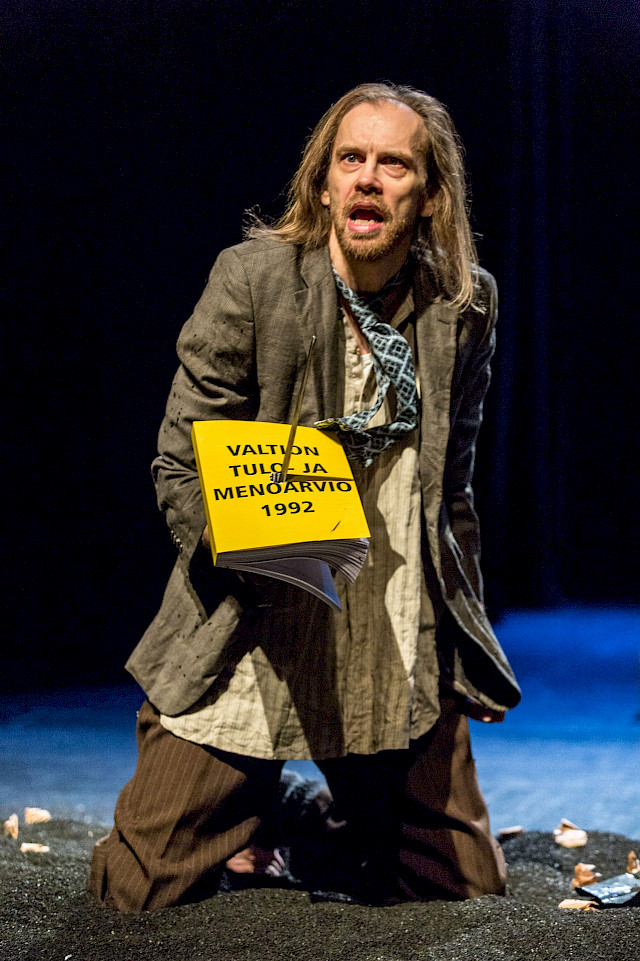 Jussi Johnsson näytelmässä "Neljäs Tie" 2014, Kuva: © Lappeenrannan kaupunginteatteri, Aki Loponen