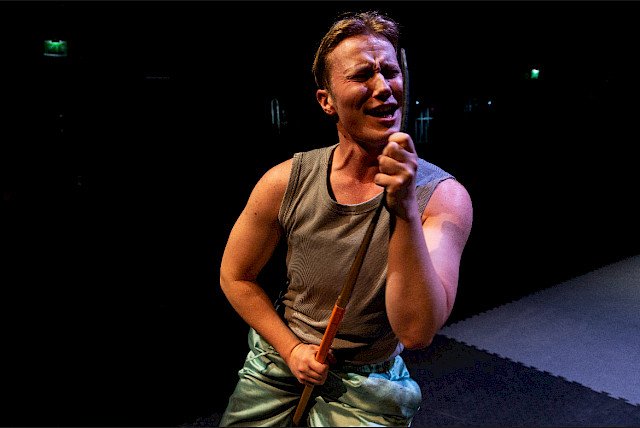 Taantumus: esitys vapautumisesta (Teemu) NÄTY 2025 Kuva: Jonne Renvall