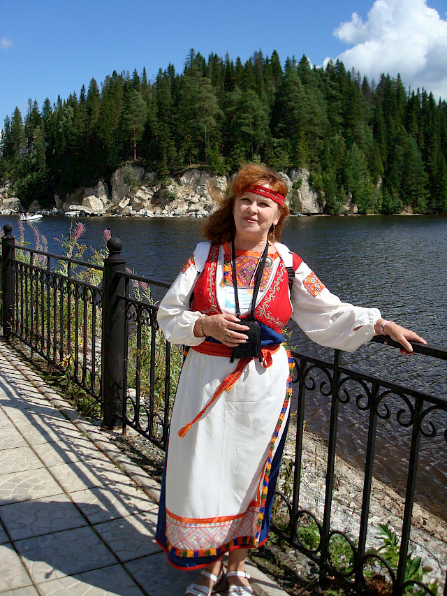 Esiintymisasu. Tuutarin puku.