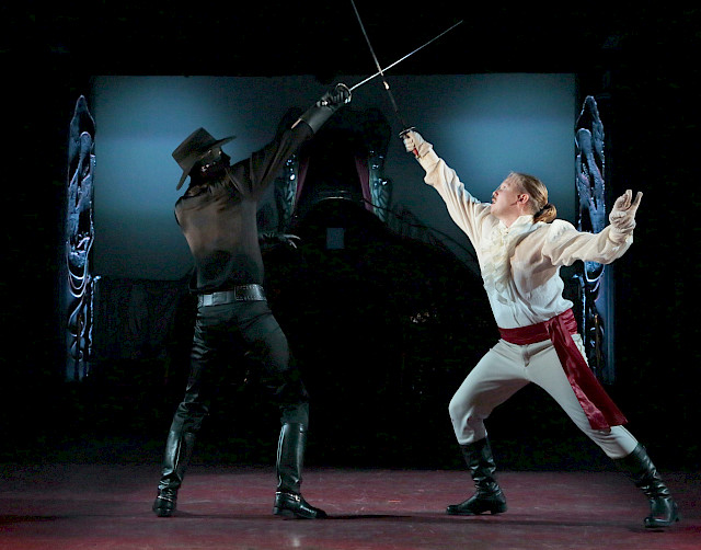 Zorro-musikaali vapaudesta Kajaanin KT (kuvassa Jukka Peltola ja Tom Salminen) Kuva: Ia Samoil