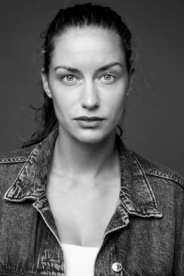 (c) Henni Hyvärinen