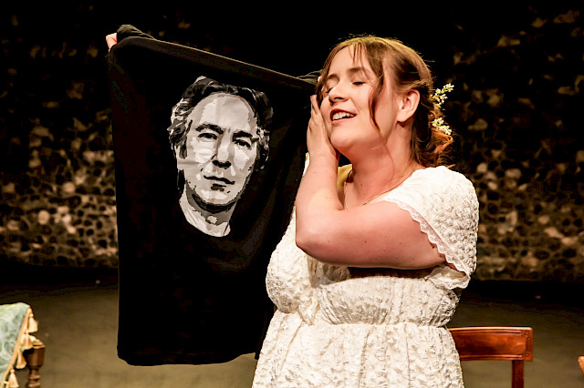 Girl on Paper -monologi, East 15 Acting School. Kuvaaja: Andrew H. Williams, 2024.