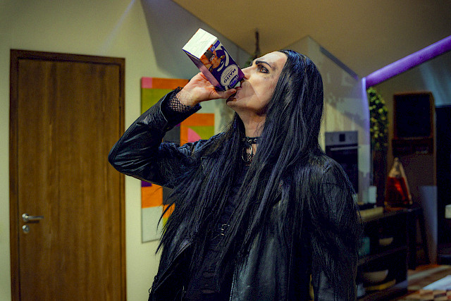 Fucking Rat näytelmästä "Täydellinen lauantai". Kuva Otto-Ville Väätäinen 2024.