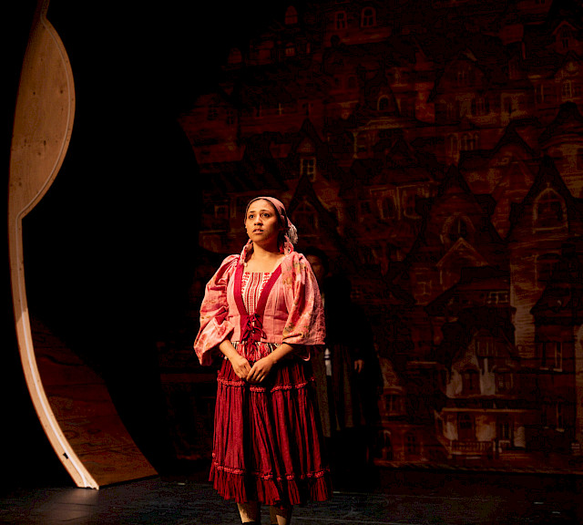 Viulunsoittaja katolla (Rovaniemen teatteri) Kuva: Petri Teppo