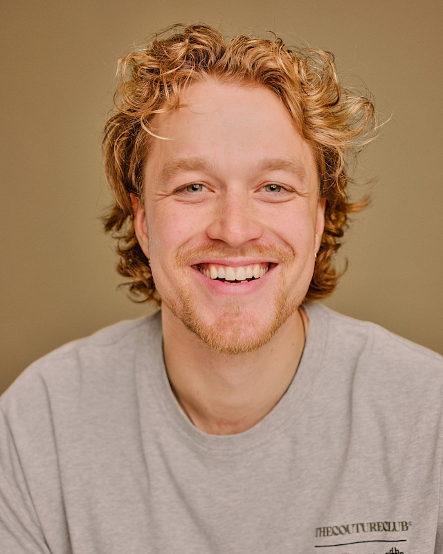 Photo taken by Akta Photography in London (2025).