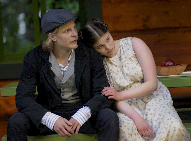 Niskavuoren nuori emäntä - musikaalisovitus, Pyynikin kesäteatteri 2017, kuvassa Antti ja Kustaava Niskavuori (Olli Riipinen & Ronja Alatalo)